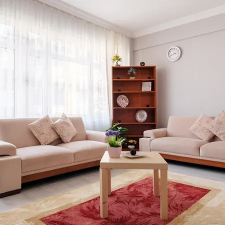 Central Flat With Balcony 2 Min To Trump Towers