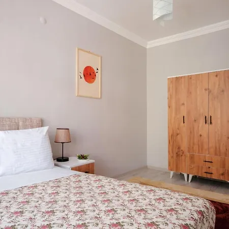 Central Flat With Balcony 2 Min To Trump Towers * Isztambul