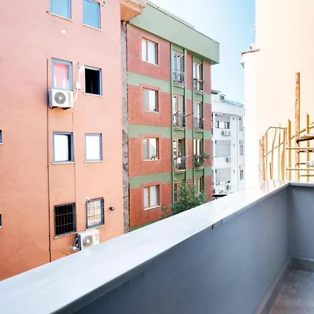 Central Flat With Balcony 2 Min To Trump Towers Isztambul