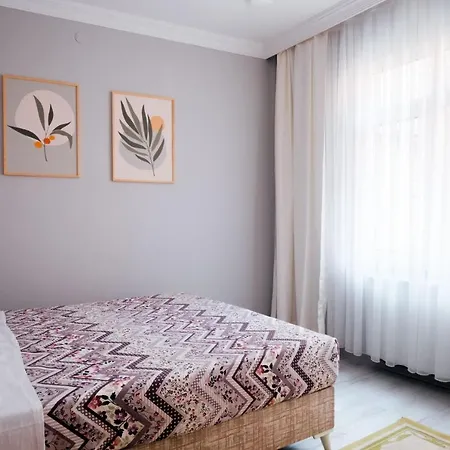 Central Flat With Balcony 2 Min To Trump Towers *
