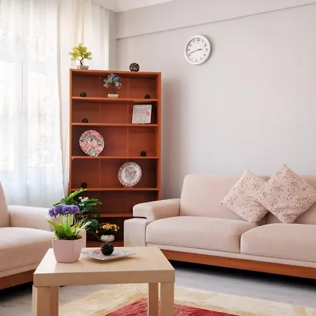 Daire Central Flat With Balcony 2 Min To Trump Towers İstanbul