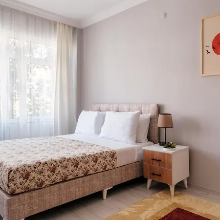 Central Flat With Balcony 2 Min To Trump Towers Appartement