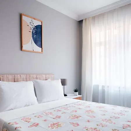 Central Flat With Balcony 2 Min To Trump Towers Appartement *